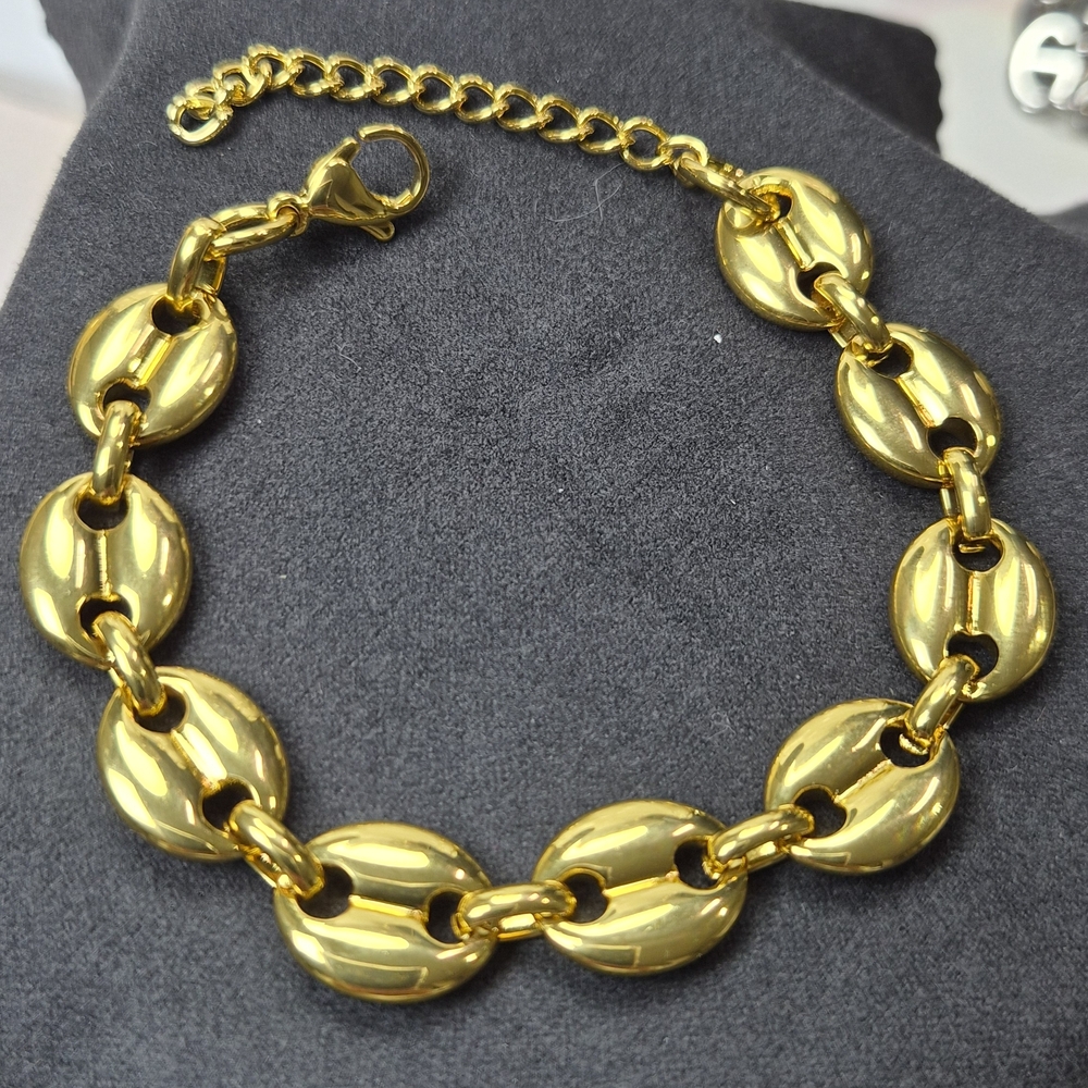 Elegant Gold Chain Bracelet